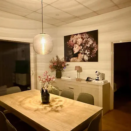 In With Private Garden, Cleaning Included *