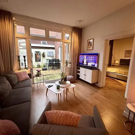 In With Private Garden, Cleaning Included *